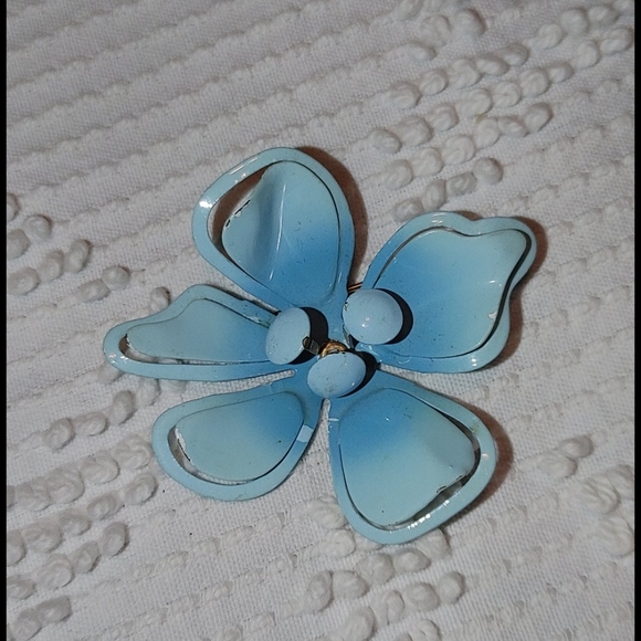 Vintage enamel dipped metal flower brooch - Picture 3 of 4